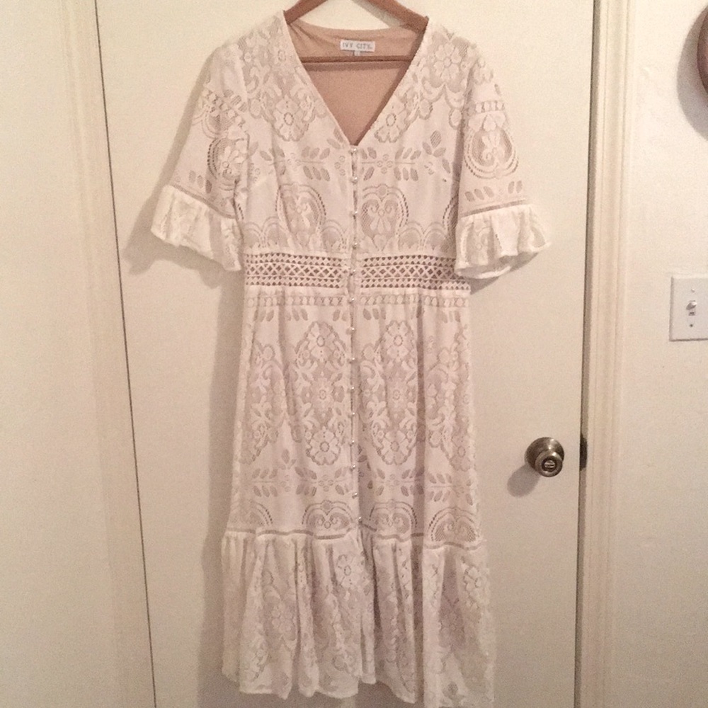 Ivy City Co Nursing Friendly Monroe Midi Dress L